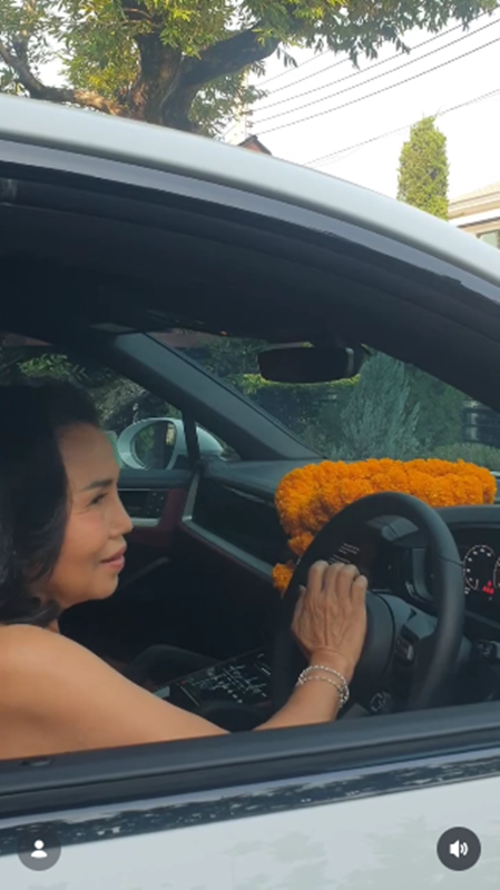 ยายหนิง แม่ชมพู่ อารยา