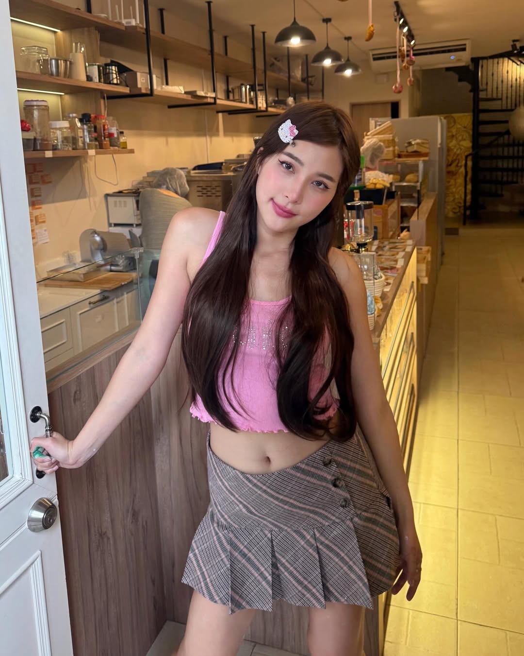 จันจิ จันจิรา นุ่งทูพีซอวดหุ่นแซ่บท่อนบน