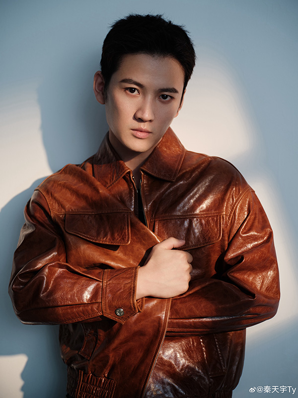 ฉินเทียนอวี่ ประวัติ