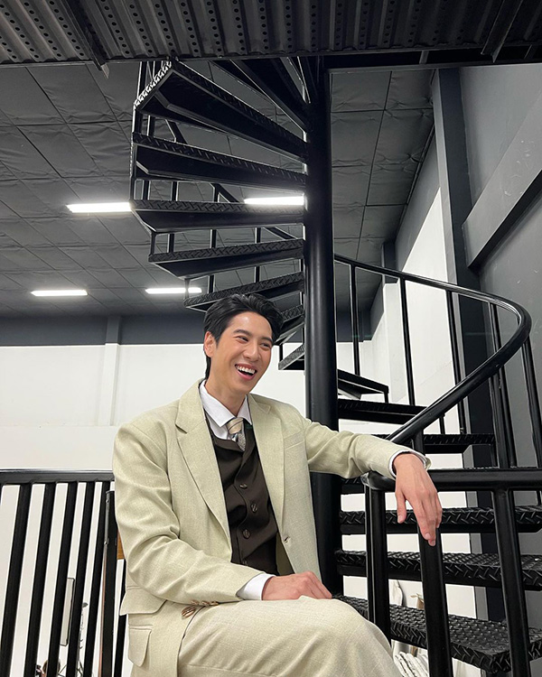 ไบร์ท รพีพงศ์