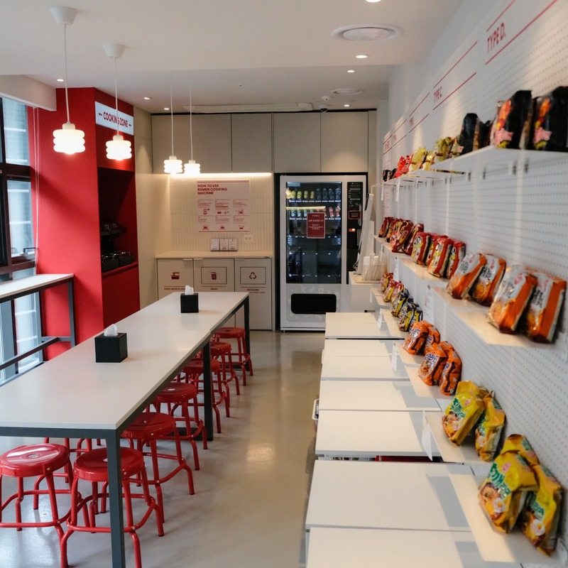 HOMES RED MYEONGDONG ที่พักใจกลางเมียงดง