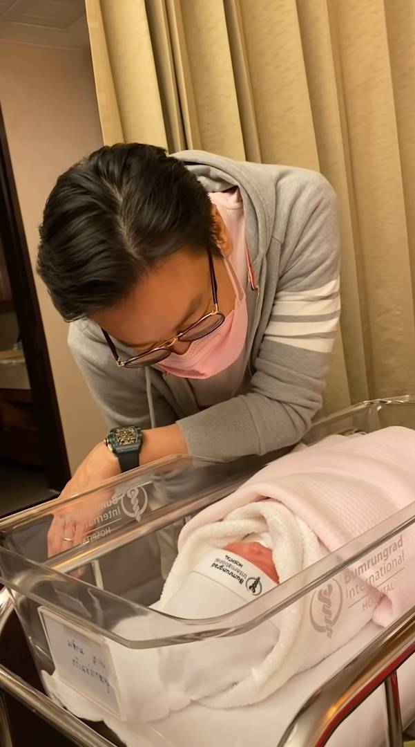 มิว นิษฐา คลอดลูก