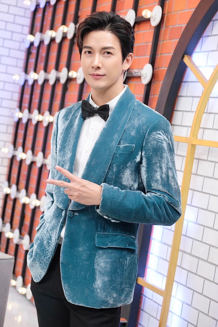 เอม สรรเพชญ์ 