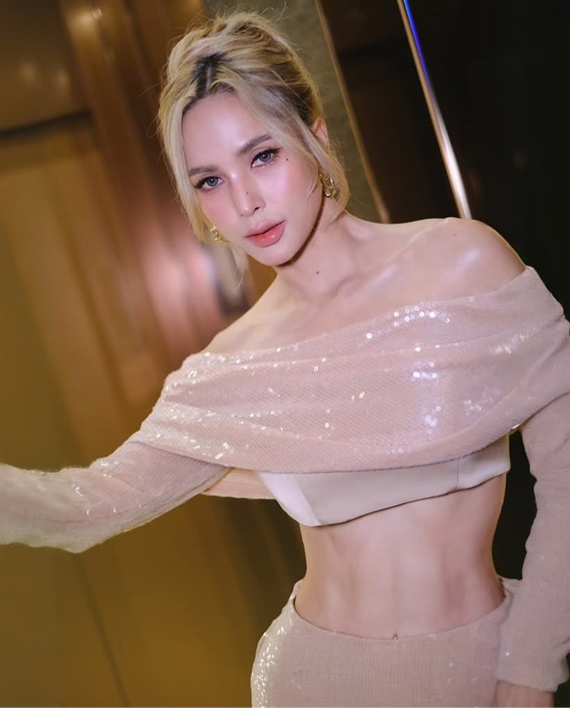 อุ้ม ลักขณา โซ้ะรับปี 2025 นุ่งบิกินี่อวดหุ่นฟิตเปรี๊ยะ 