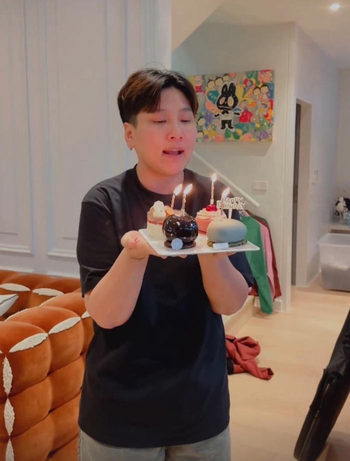 พลอย ผู้จัดการ เบลล่า ราณี