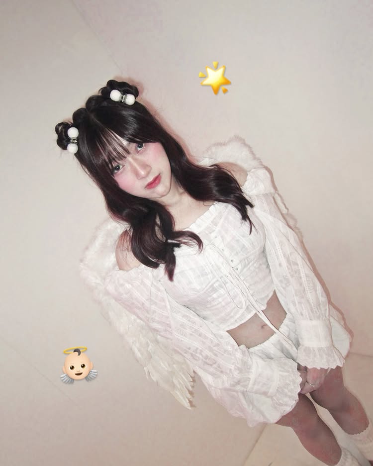 พลอย พลอยสุรีย์ ไอดอลสาวสุดฮอต