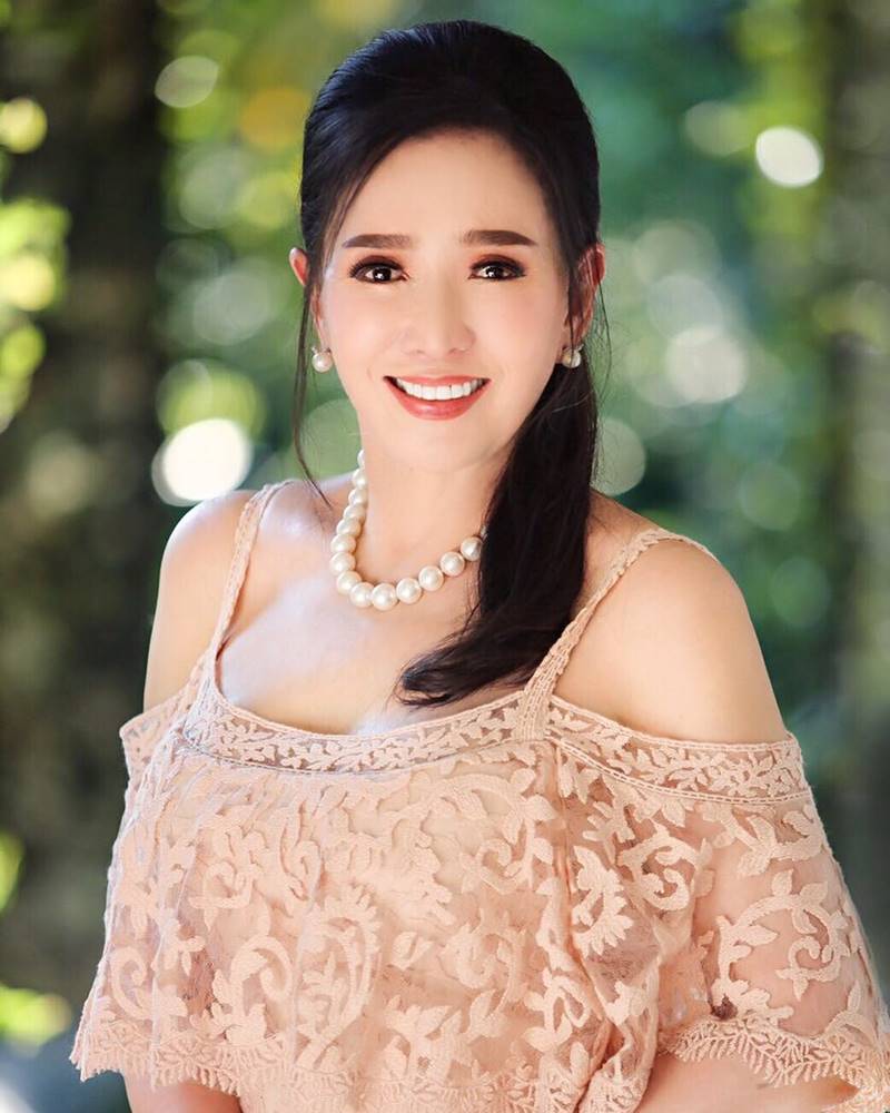 อาภัสรา หงสกุล 