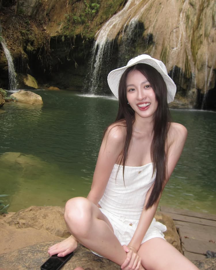 วิว เบญญาภา เสิร์ฟทูพีซท่อนบนออกมาเขย่าใจเอฟซี