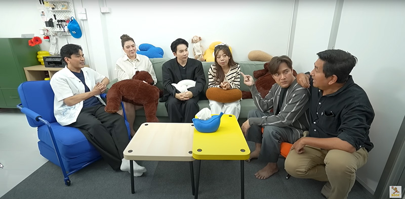 ตีท้ายครัวบุกออฟฟิศคู่หูอินฟลูฯ มอส-มาย