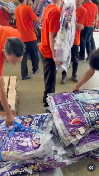 ชมพู่ อารยา ไม่อยู่เฉย ! ส่งของบริจาคชายแดน ไทย-กัมพูชา