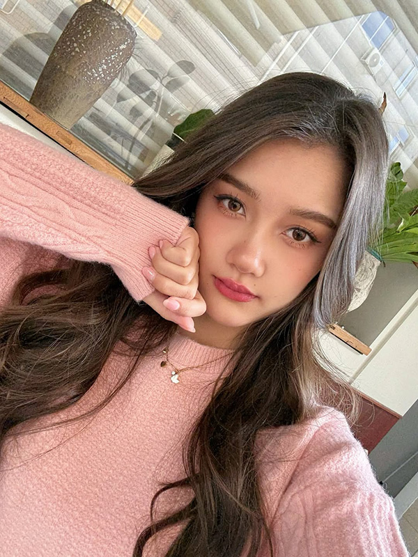 ลิซ่า อลิซา นางเอก สาวไทยข้ามภพป่วนใจแม่ทัพ