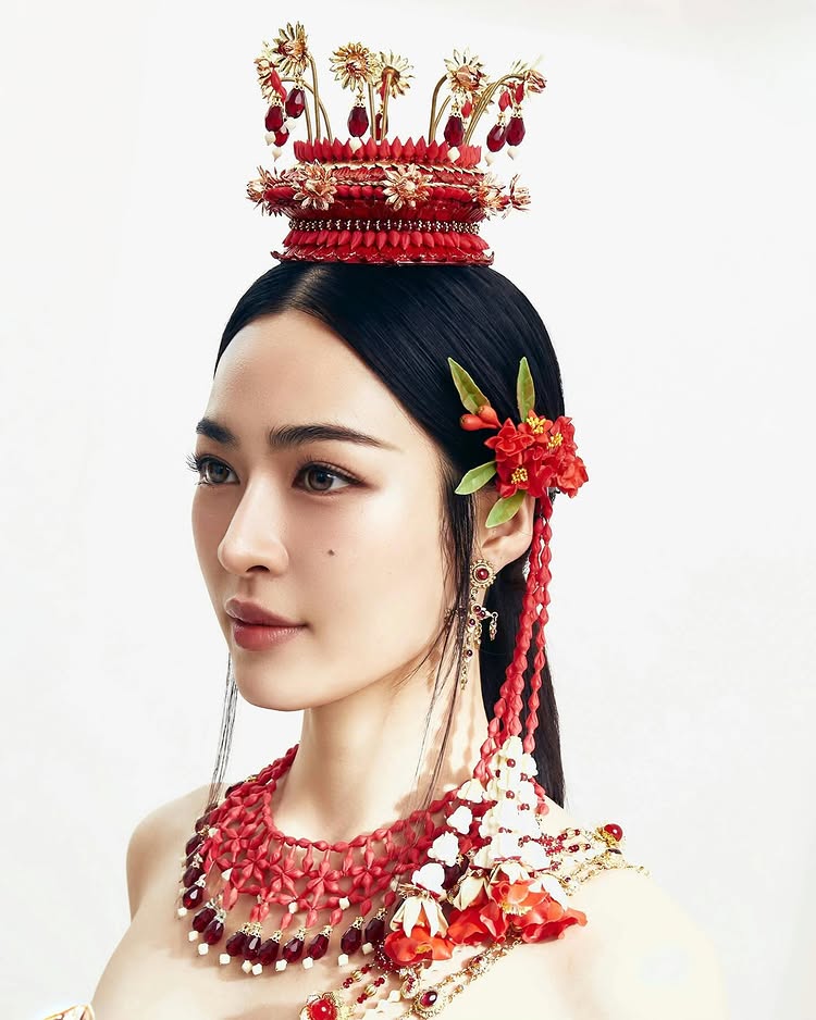 หลิงหลิง คอง แปลงโฉมเป็นนางสงกรานต์