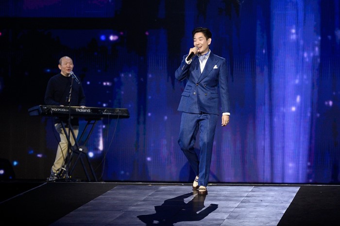  บอย พีซเมคเกอร์ หอมแก้ม เจี๊ยบ พิจิตตรา กลางคอนเสิร์ต