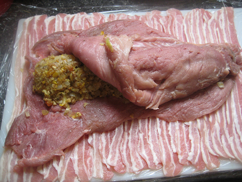 หมูสันในยัดไส้แอปริคอต แอปเปิล และขิง อาหารฝรั่ง เมนูหมูยัดไส้ สูตรอาหาร