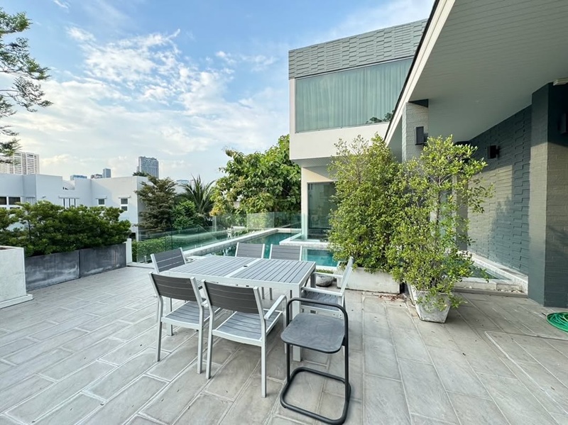 นานา ไรบีนา