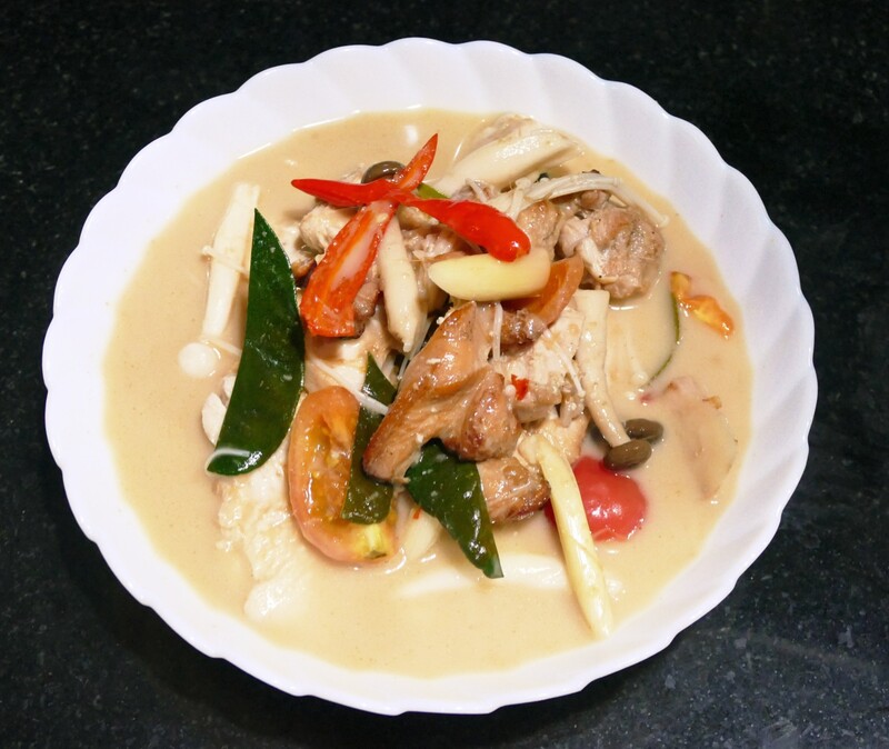 ต้มข่าไก่อบ