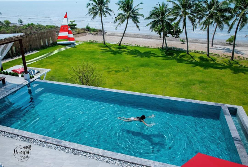 The Houseful On The Beach ที่พักหาดแหลมสิงห์ 