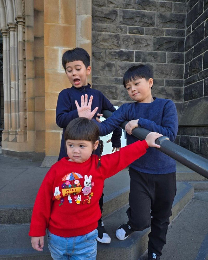 น้องแอบิเกล กับพี่สายฟ้า พี่พายุ