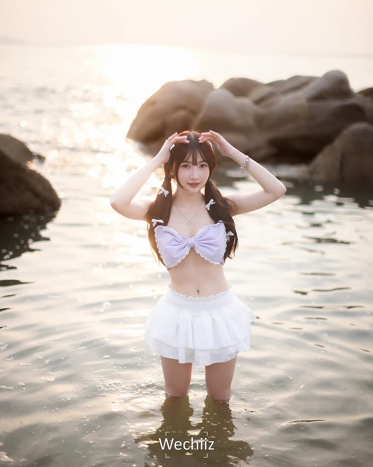 ไข่มุก วรัทยา หรือ ไข่มุก BNK48 จัดลุคสดใสซาบซ่า นุ่งสั้น แชะภาพริมหาด