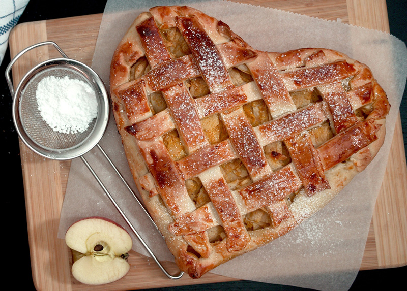 พายแอปเปิลแต่งลายหัวใจ เมนูอาหารรูปหัวใจ ไอเดียอาหารวันวาเลนไทน์