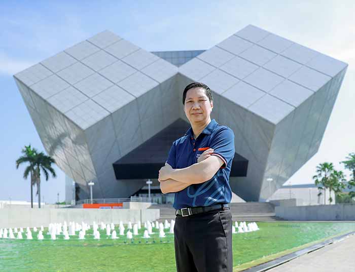 ผศ.ดร.รวิน ระวิวงศ์