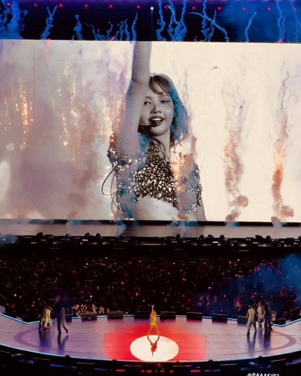 ชุด ลิซ่า ใส่ขึ้นคอนเสิร์ต BLACKPINK WORLD TOUR