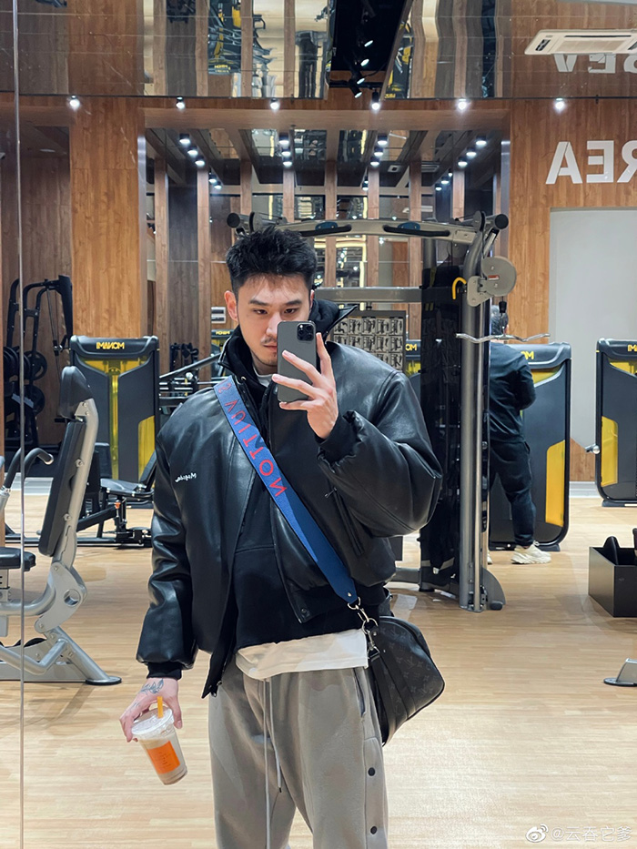 หนุ่มหล่อ