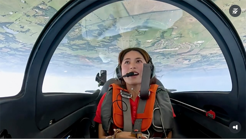  คลิปอดีตนางเอกสาวเฉี่ยว ขับเครื่องบินสุดเท่