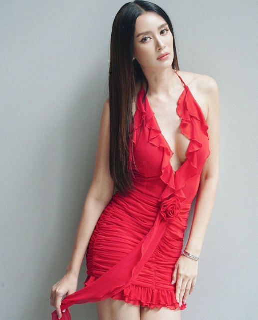 เบนซ์ ปุณยาพร ประวัติ