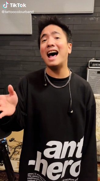 แทททู คัลเลอร์ ทวงท่อนฮุคเพลง ฟ้า