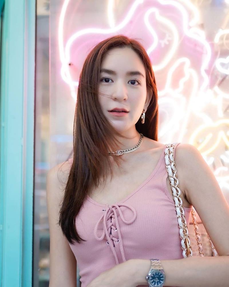 พลอย ชิดจันทร์