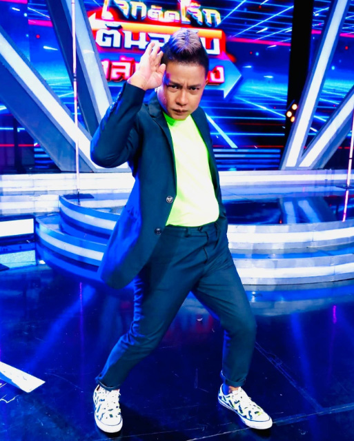 จั๊กกะบุ๋ม เชิญยิ้ม ประวัติ