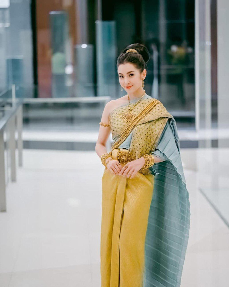 ดาราใส่ชุดไทย