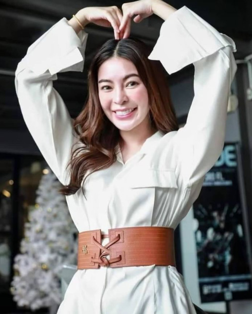 เอวา ปวรวรรณ หรือ เอวา ตลกหกฉาก สาวสวย รวย เก่ง ทายาทธุรกิจหมื่นล้าน