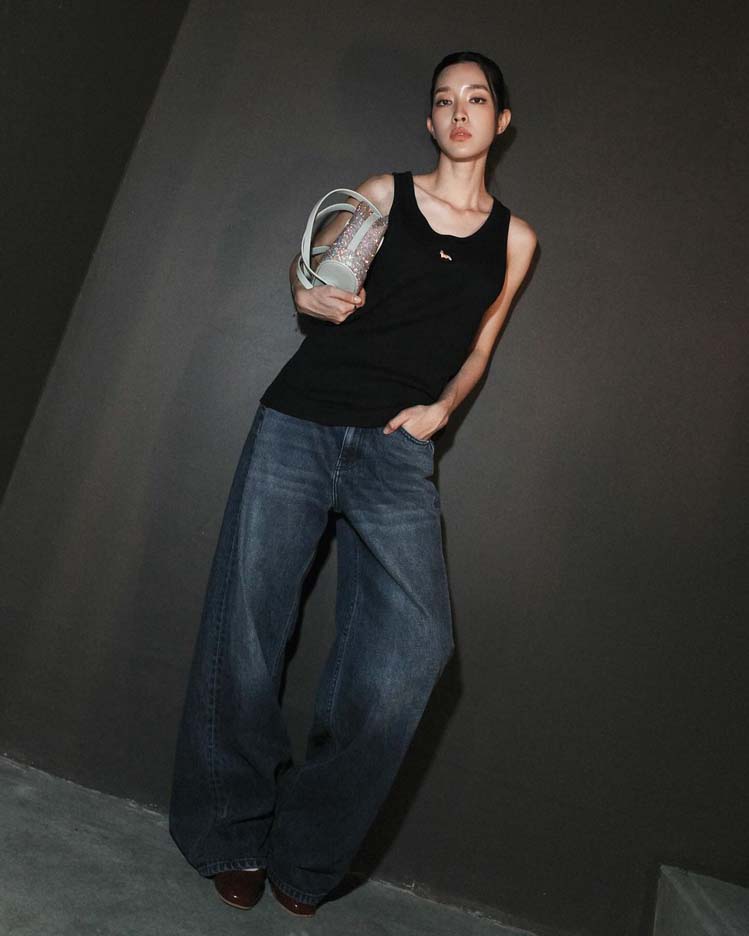 โม มนชนก