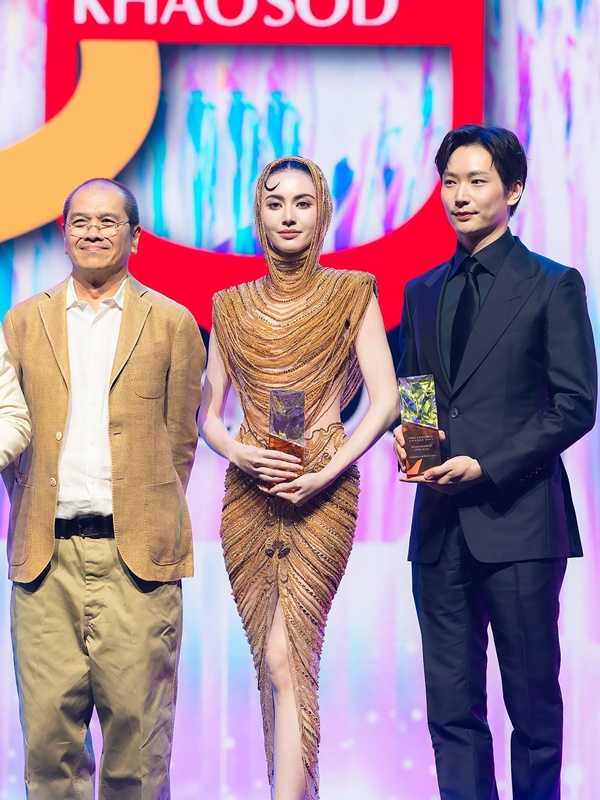 ใหม่ ดาวิกา ชุดสีทองสวยจึ้งดุจนางพญา