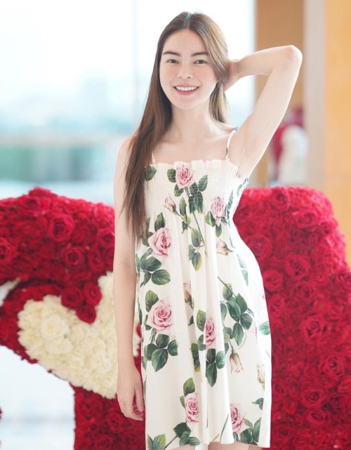 เอวา ปวรวรรณ หรือ เอวา ตลกหกฉาก สาวสวย รวย เก่ง ทายาทธุรกิจหมื่นล้าน