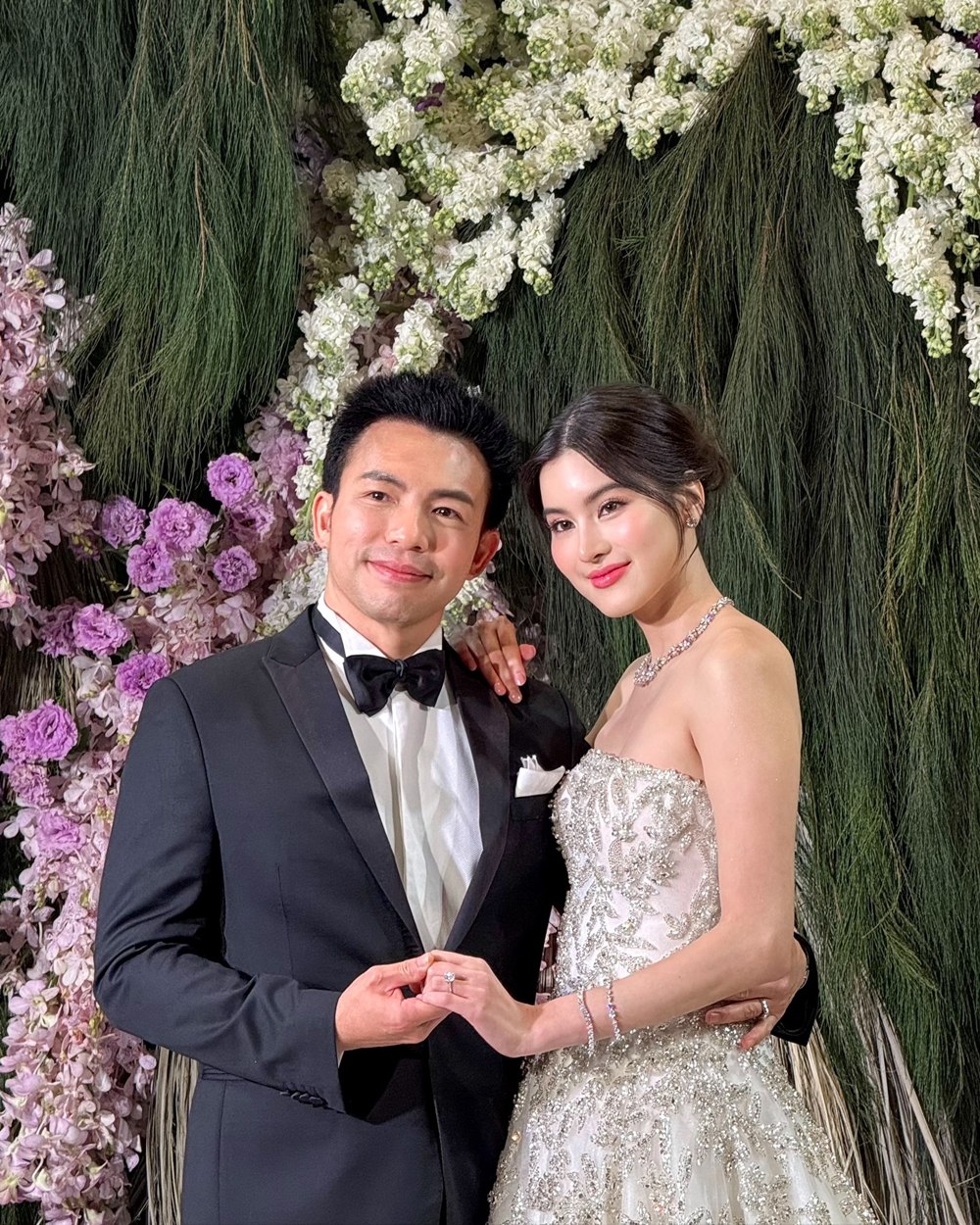 หมอสอง นพรัตน์ น้องออน สมฤทัย แต่งงานหวานชื่น ฉลองสมรสพระราชทาน