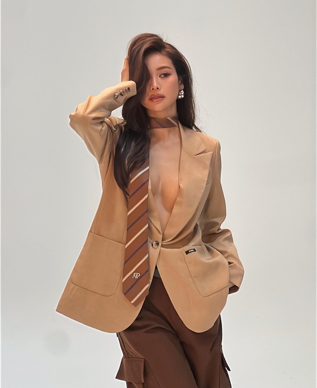 อิงฟ้า เผยลุคออฟฟิศสุดเท่ปนเซ็กซี่