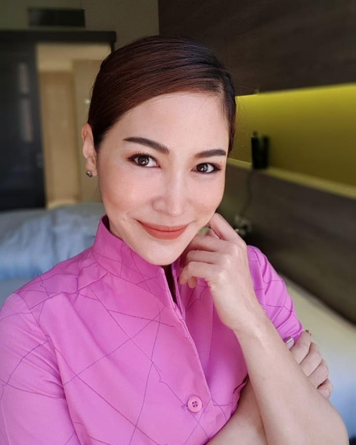 พลอย พลอยพร