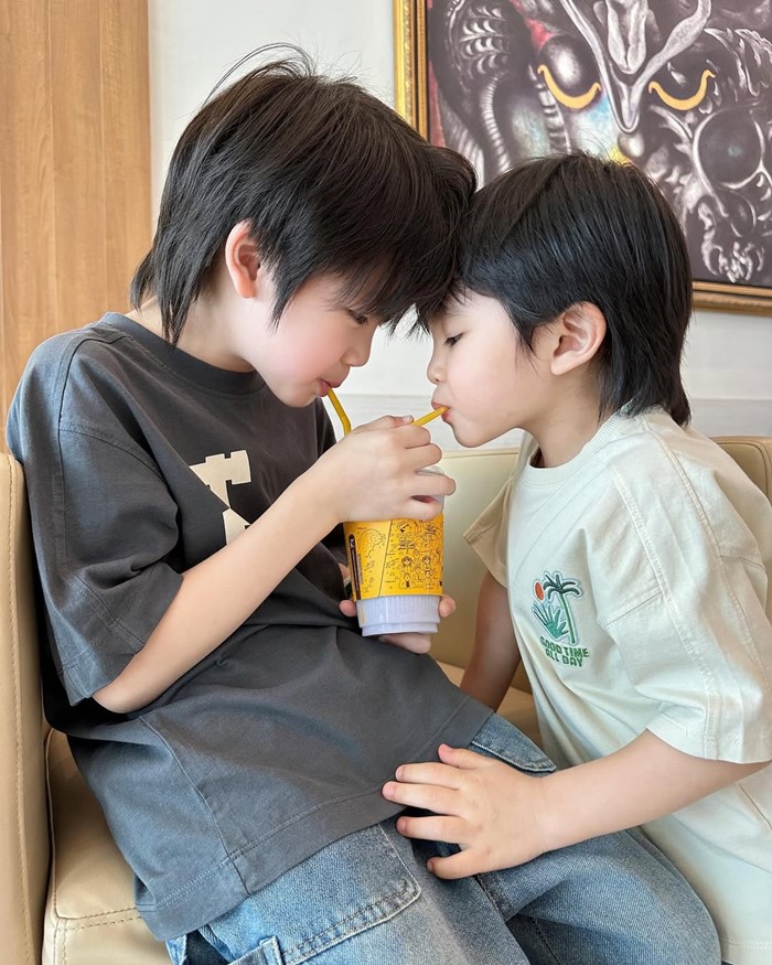 ลูกชายบอย โชคชัย ทำบัตรครั้งแรกในวัย 7 ขวบ หน้าตาหล่อมาก