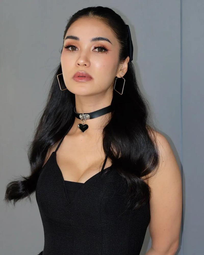 ชมพู่ ก่อนบ่าย