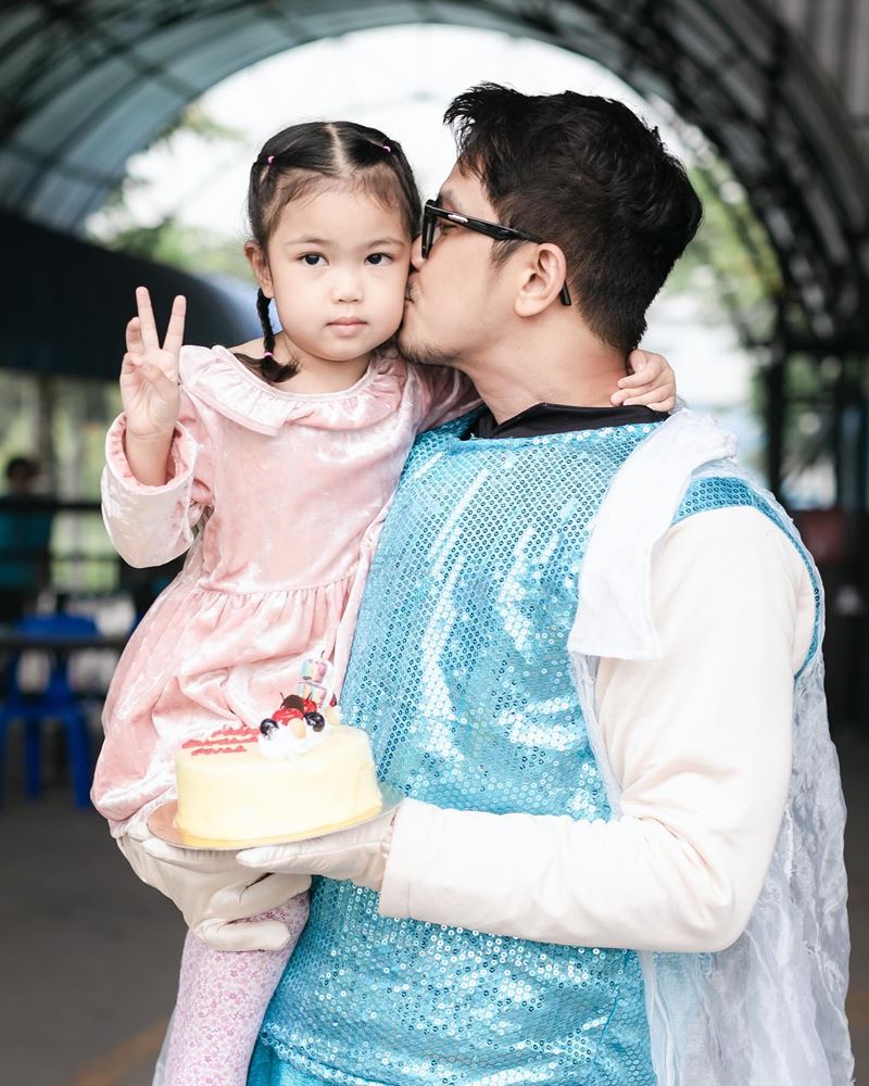 หนุ่ม กะลา