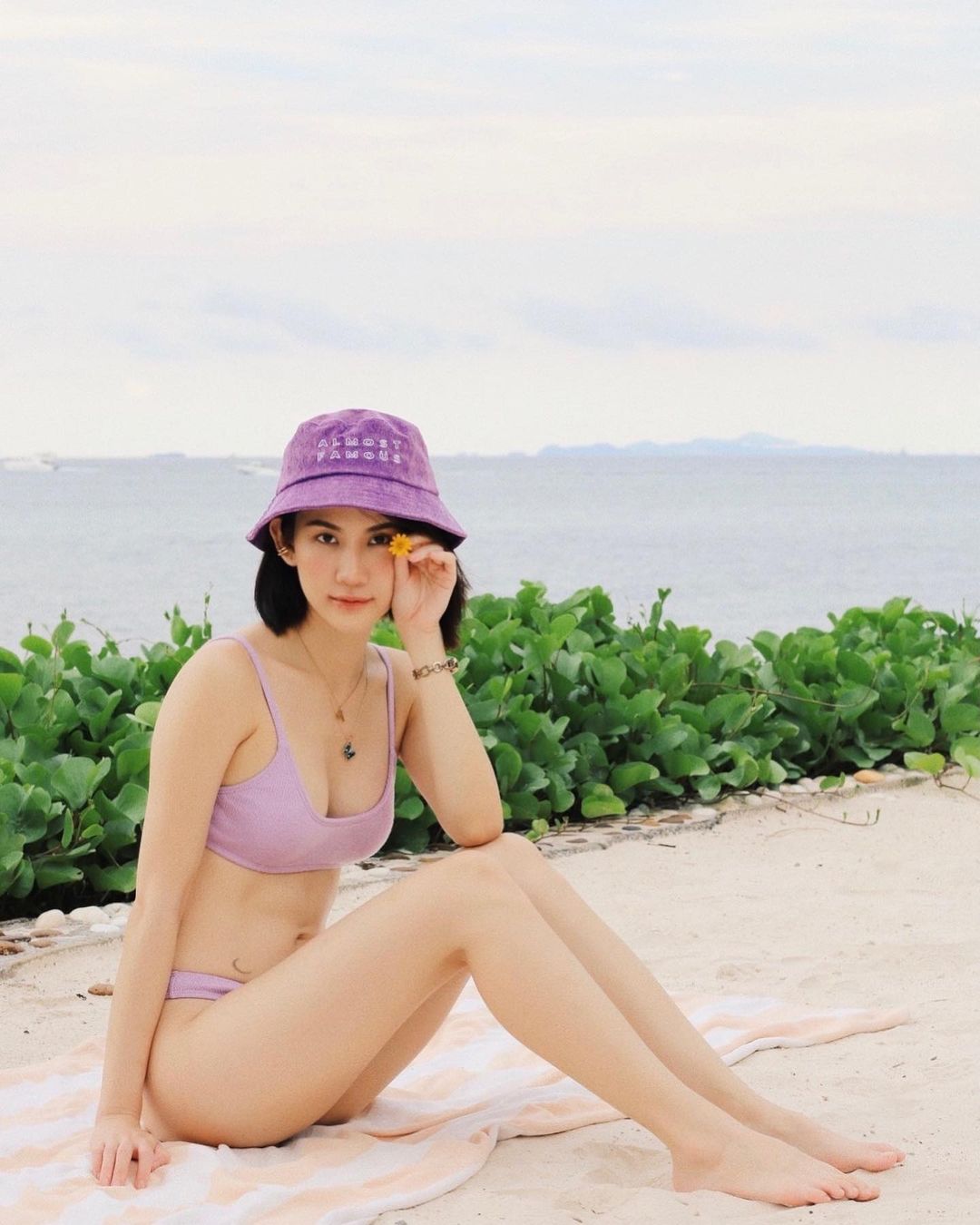 ดาราชุดว่ายน้ำ