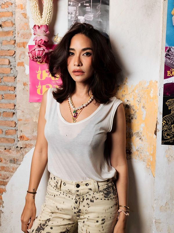 พลอย เฌอมาลย์