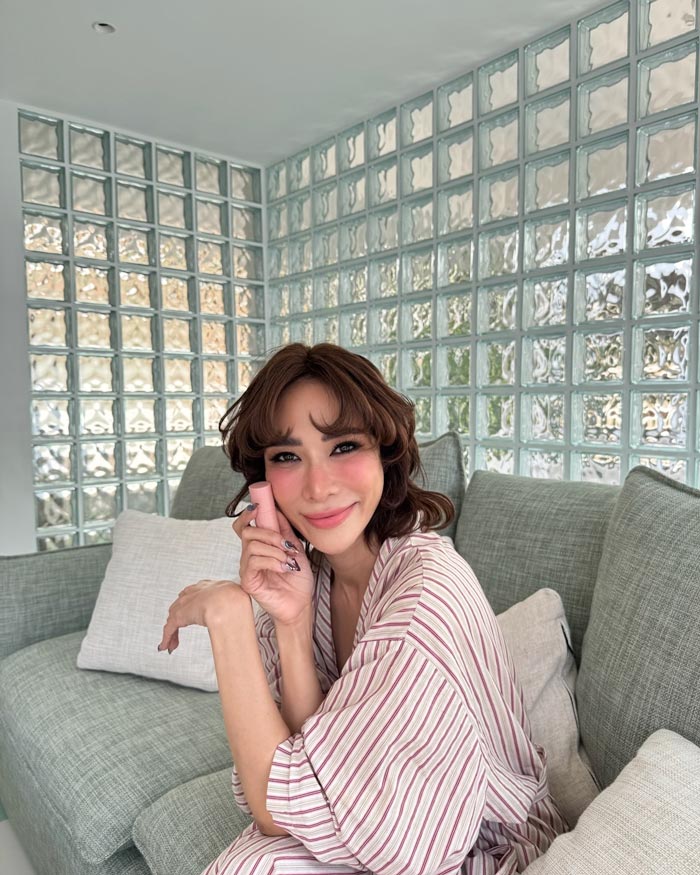 พลอย เฌอมาลย์