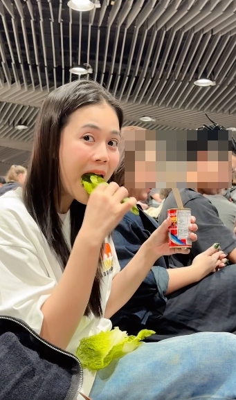 ลำไย ไหทองคำ คลิปกินปลากระป๋องในสนามบิน 