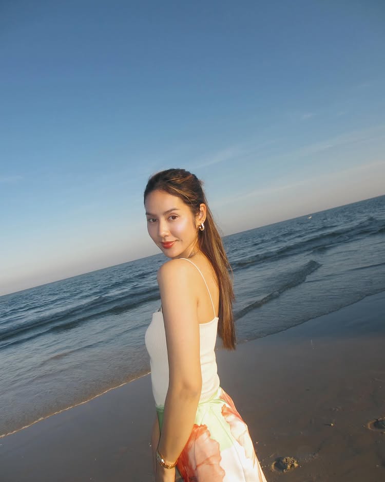 มะนาว ศรศิลป์ ควง มายด์ ณภศศิ แซ่บแพ็กคู่ในชุดว่ายน้ำ