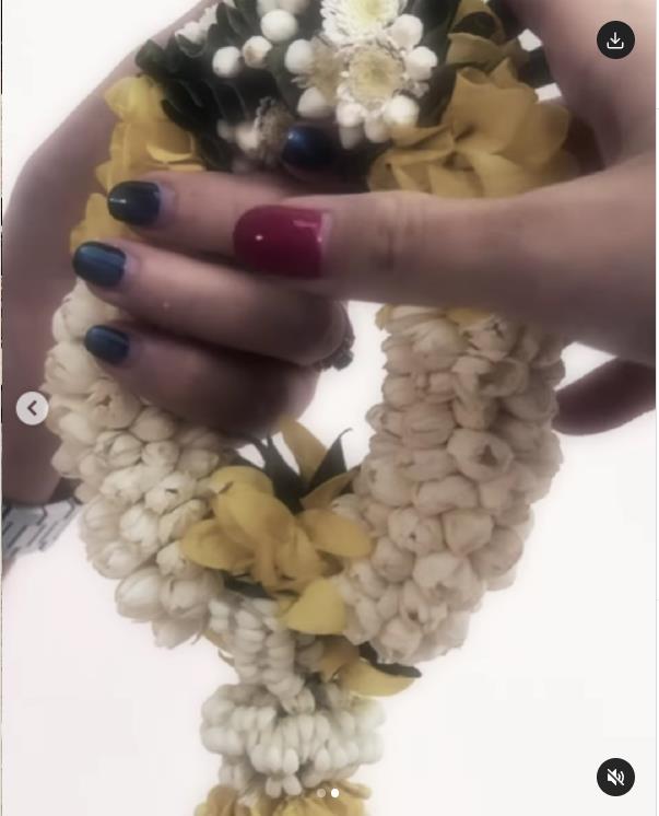 แจ็คกี้ ชาเคอลีน ยกพวงมาลัยกราบ บี มาติกา