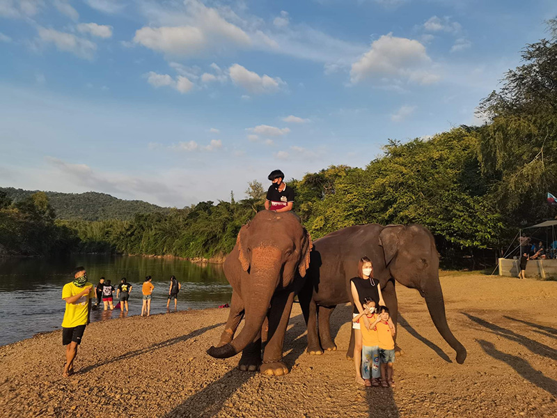 ลานกางเต็นท์ กาญจนบุรี